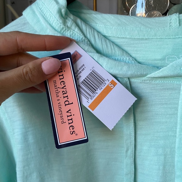 Vineyard Vines Lightweight Sweater - Picture 7 of 9